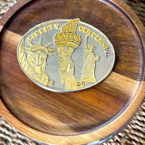 Vintage 1986 Statue Of Liberty Silver Tone Embellished raised letter Belt Buckle - Picture 1 of 5